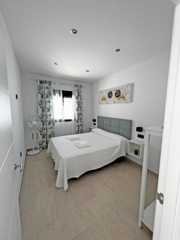 Postel nebo postele na pokoji v ubytování BAMBÚ SUP · Casa rural en Vejer con piscina privada