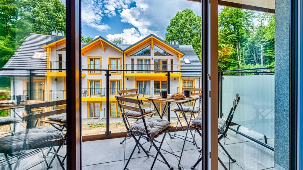 Balkón nebo terasa v ubytování Apartament Malachit Osada Górska z prywatną sauną - 5D Apartamenty