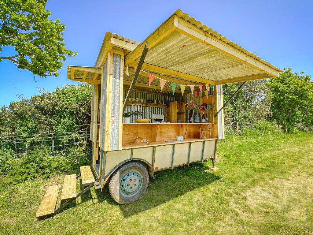 Fotografie z fotogalerie ubytování Bowhayes Farm - Camping & Glamping - Bell Tents - Cider Orchard v destinaci Venn Ottery