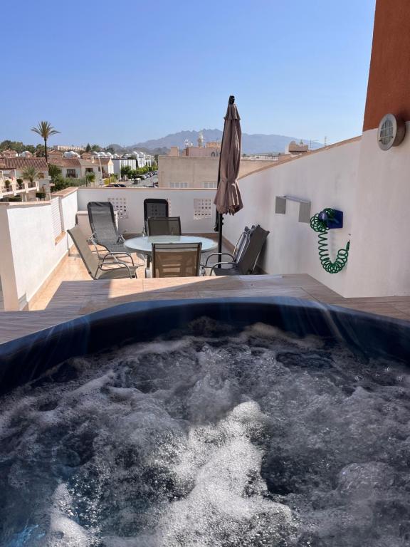 Atico Helena con solarium y jacuzzi privado en Laguna Beach ...