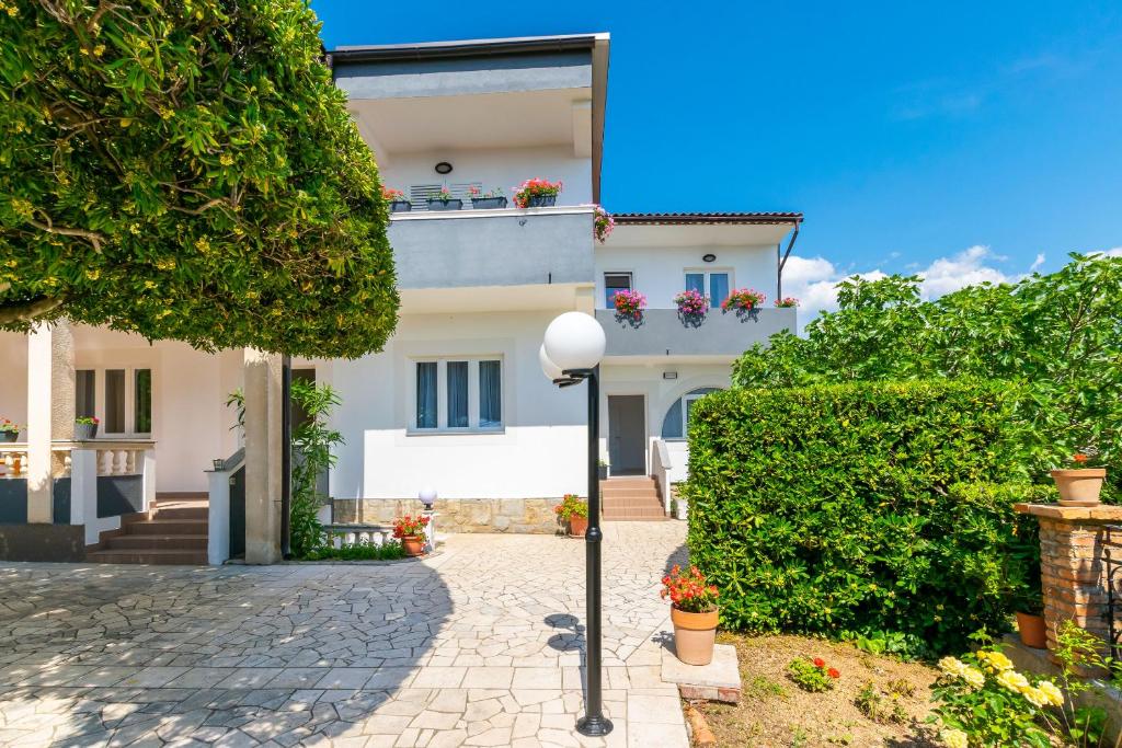 Budova, v ktorej sa apartmán nachádza