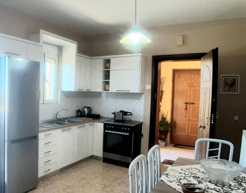 Kuchyň nebo kuchyňský kout v ubytování MARIA cozy apartments