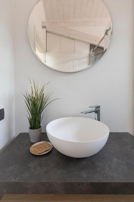 Een badkamer bij Olmo Suites
