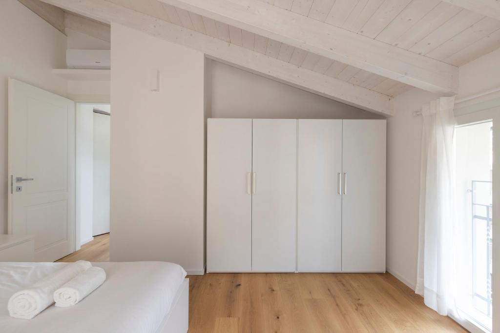 Een bed of bedden in een kamer bij Olmo Suites