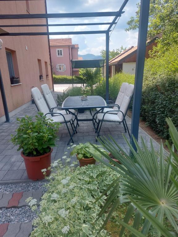 Zahrada ubytování Two Bedroom Apartment