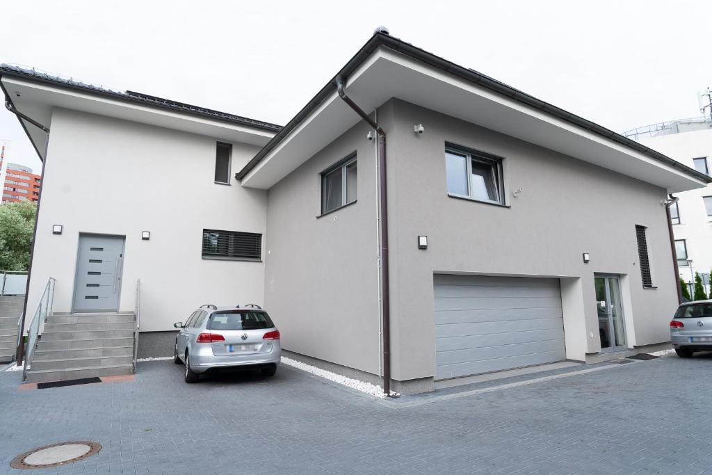 The Dante Villa Apartments - One-Bedroom Apartment