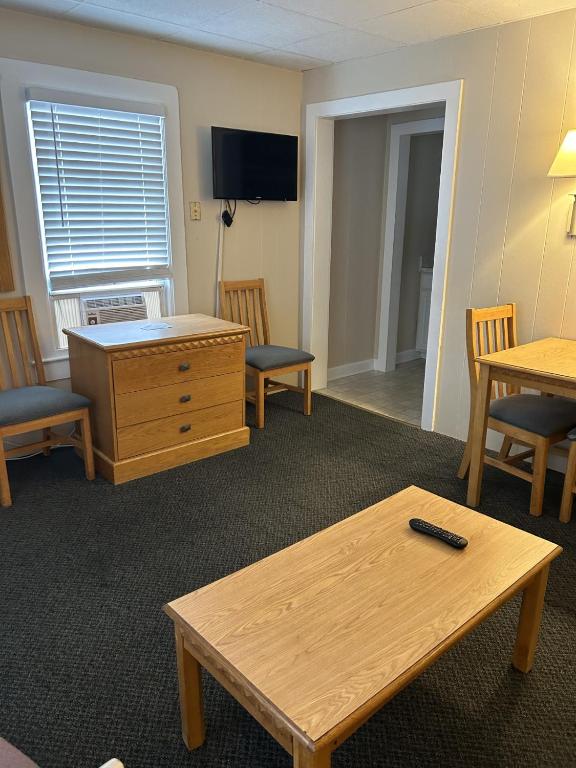 The Admiral Hotel/Motel photo