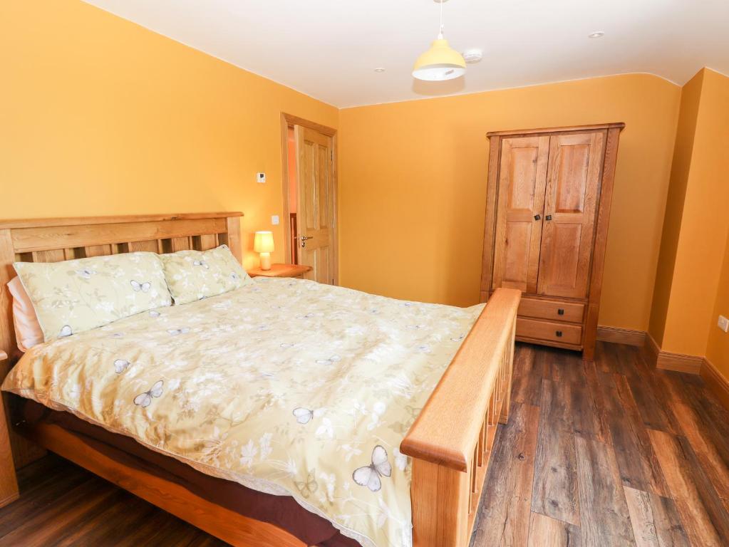 Postel nebo postele na pokoji v ubytování Lack Cottage