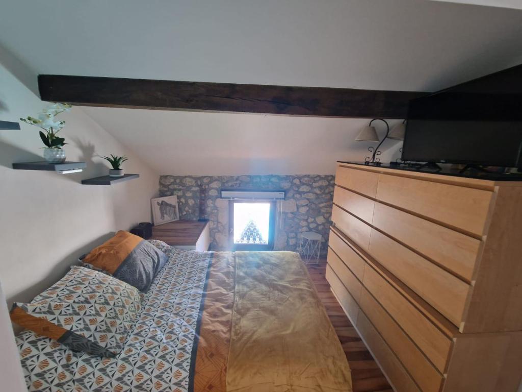 a bedroom with a bed and a flat screen tv at Maison de vacances in Vanxains
