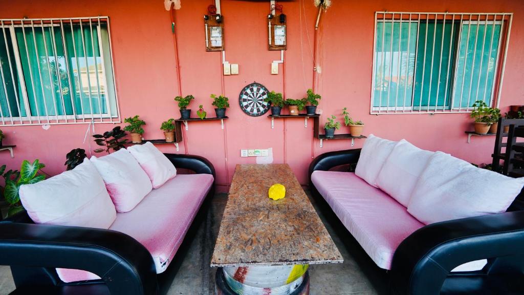 Un lugar para sentarse en HUAQIAO HOME 侨之家免费供早餐free breakfast served