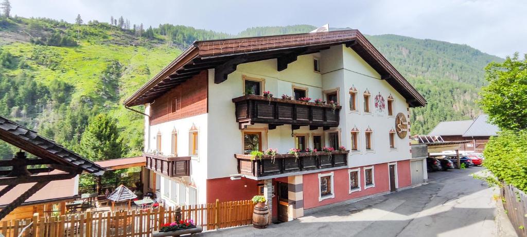 Výhľad na hory alebo výhľad na hory priamo z privátu