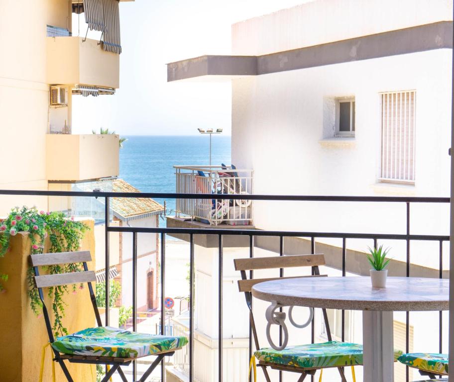 Balcony o terrace sa Home Victoria Playa Málaga
