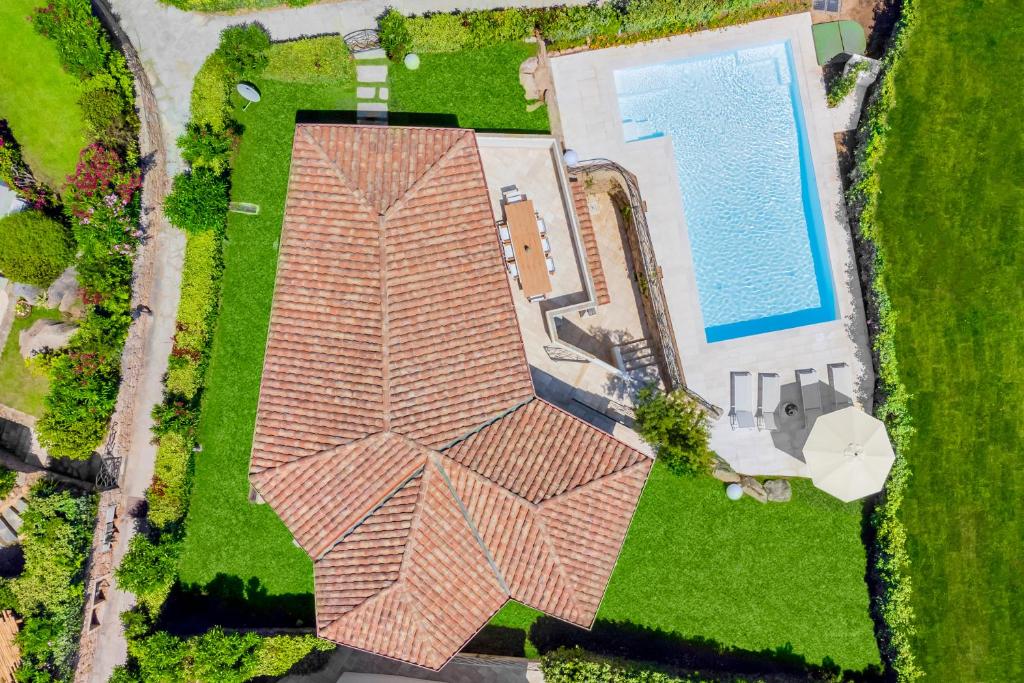 an overhead view of a house with a swimming pool at Villa BRANDINCHI - Heated Pool, Private Beach, Sea View, Wi-Fi in San Teodoro