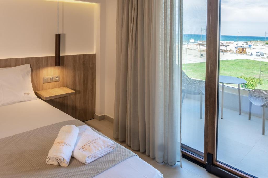 Posteľ alebo postele v izbe v ubytovaní Pantheon Sea View