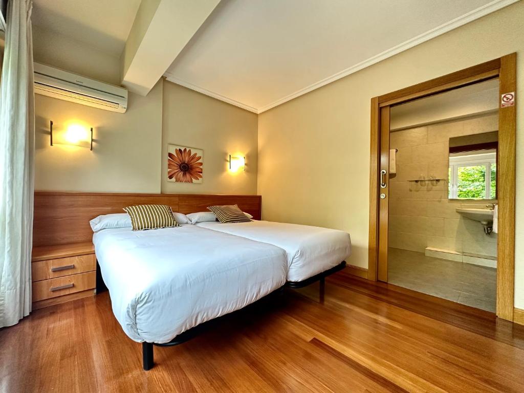 A bed or beds in a room at Pension Anoeta