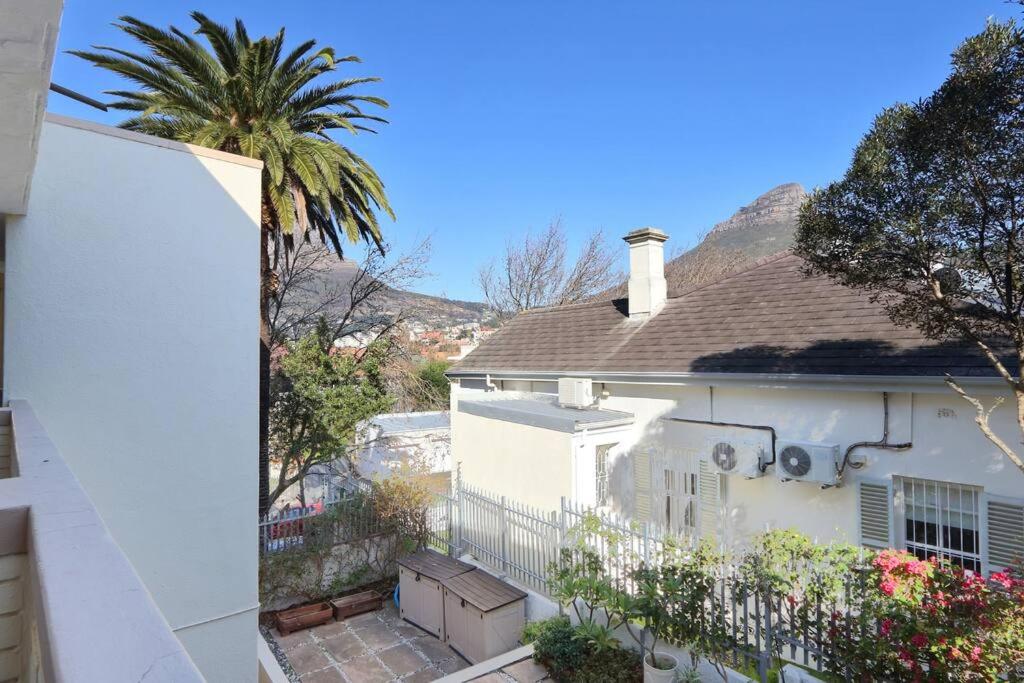 Tranquil Tamboerskloof Apartment, Cape Town (updated prices 2024)