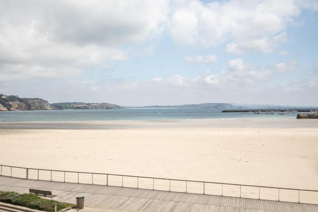 a beach with the ocean in the background at Hôtel de la Baie in Crozon