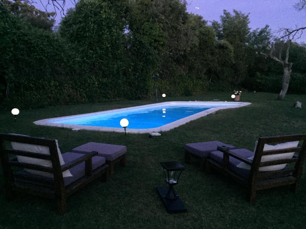 The swimming pool at or close to Espléndido dormitorio en Suite