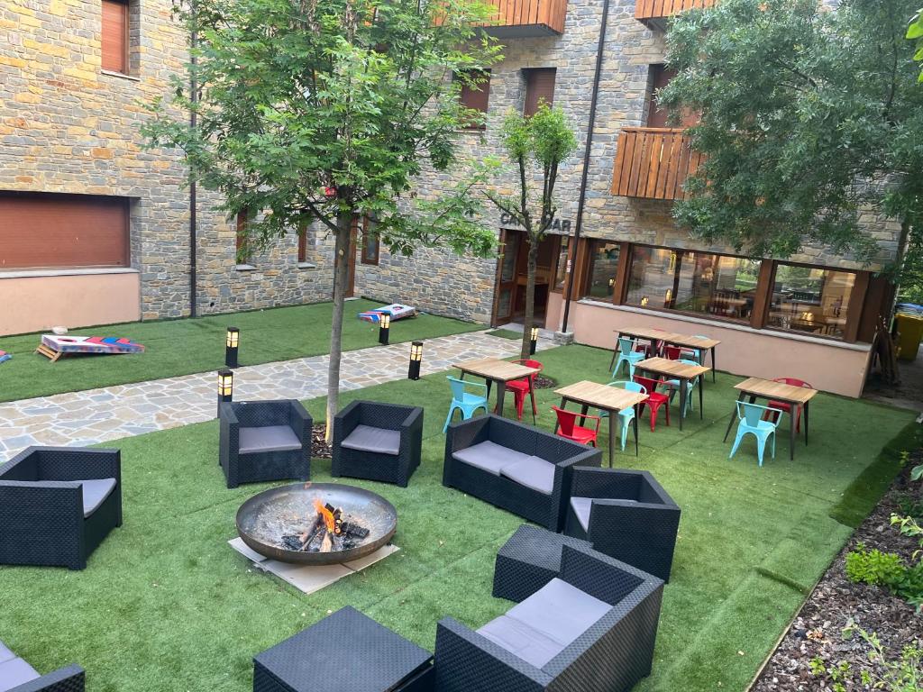 Vonkajšia záhrada v ubytovaní Hotel Els Encantats