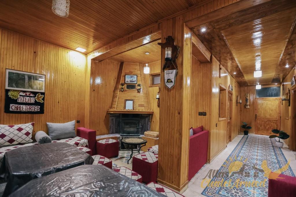 TV a/nebo společenská místnost v ubytování Atlas Chalet Armed