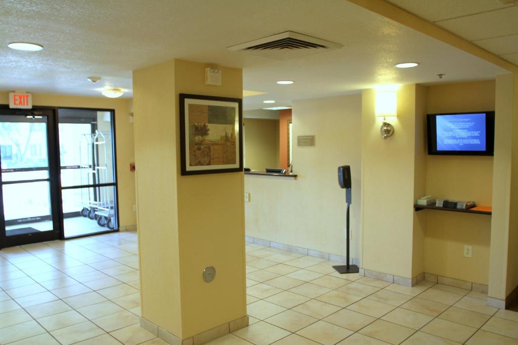 Candlewood Suites Indianapolis Downtown Medical District by IHG photo