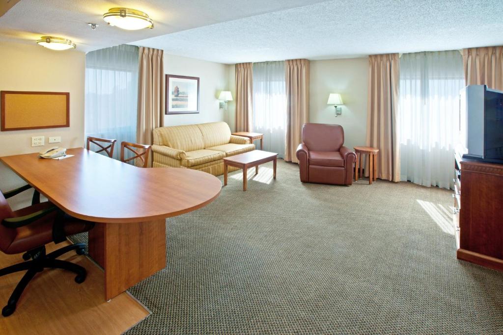 Candlewood Suites Indianapolis Downtown Medical District by IHG photo