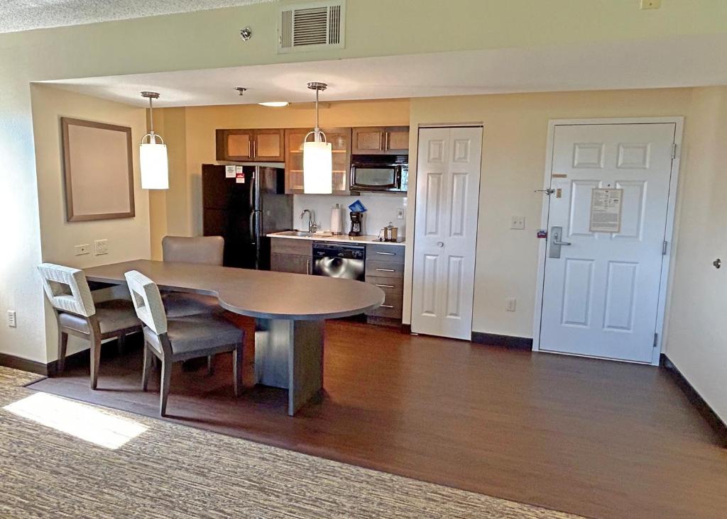 Candlewood Suites Indianapolis Downtown Medical District by IHG photo