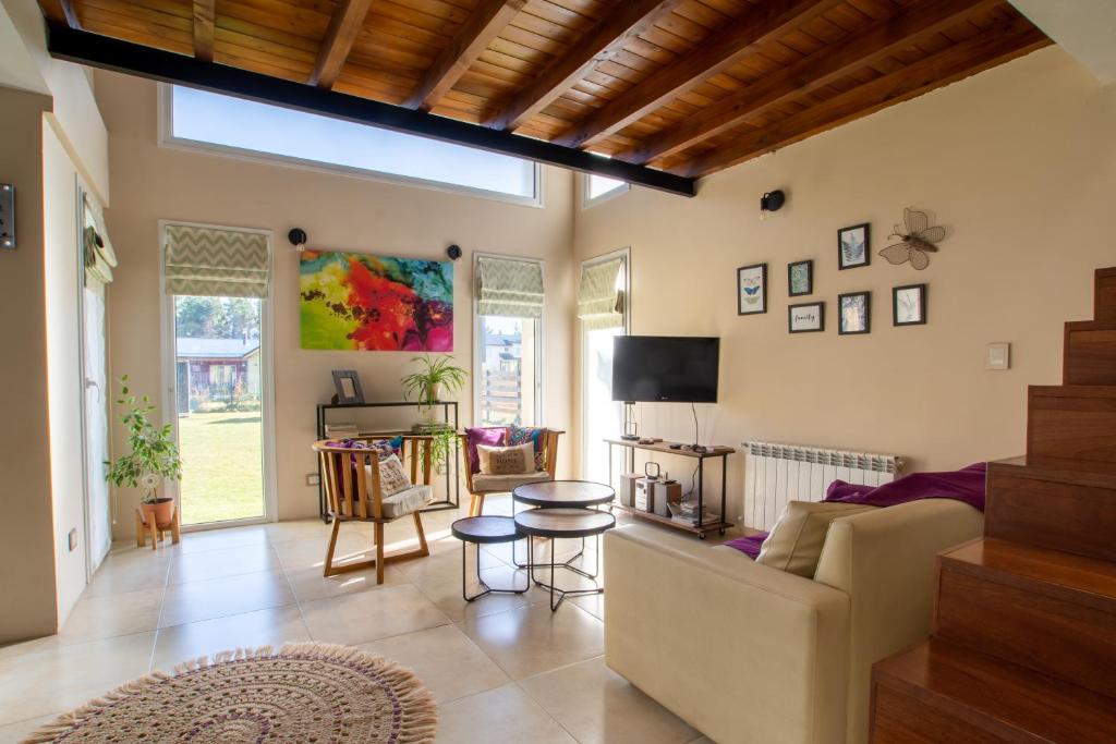 a living room with a couch and a table at La Casa de Mona en Bariloche in San Carlos de Bariloche