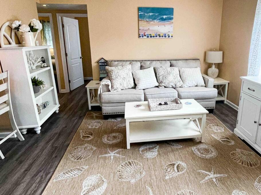 Rehoboth getaway/HotTub/EV/2bd/3.7mi beach/outlets, Rehoboth Beach