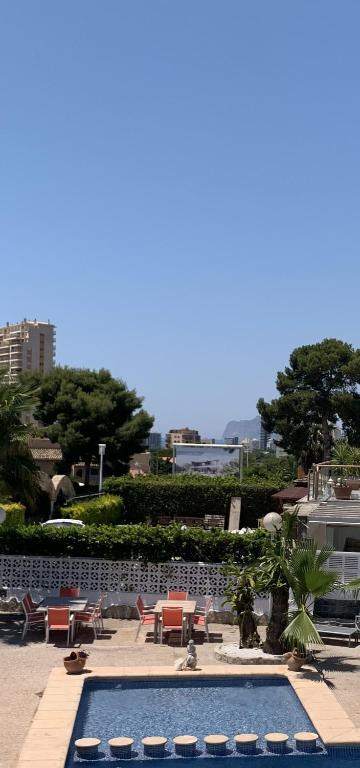 Bazén v ubytování Casa los Pinos Calpe Playa nebo v jeho okolí