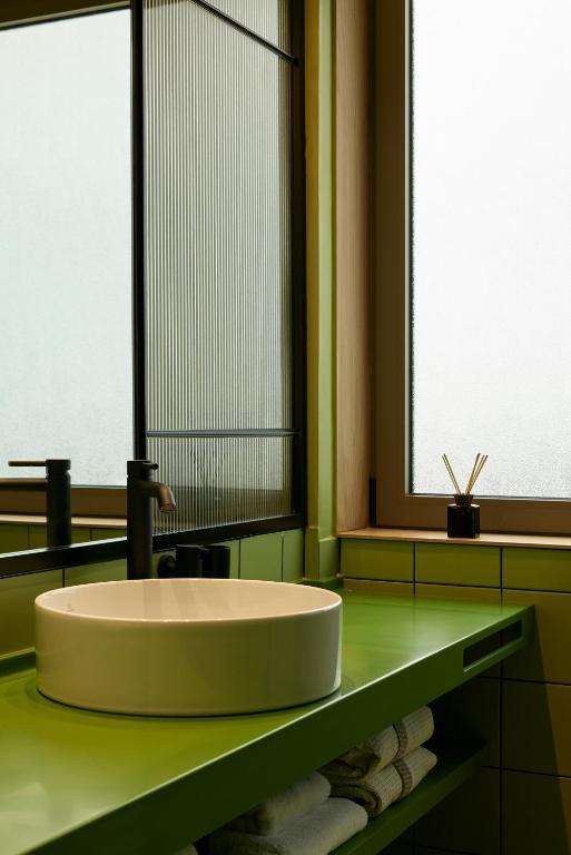 DWELL - Elegant City Stay - Resim 25