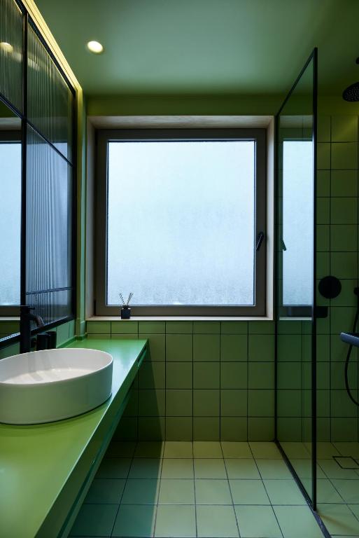 DWELL - Elegant City Stay - 19