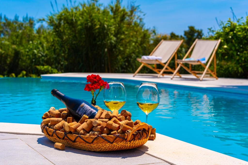 Bazén v ubytování Luxury Hidden Oasis - Greca nebo v jeho okolí