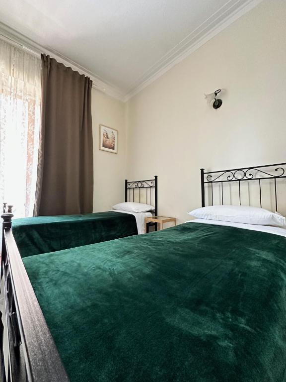 Postel nebo postele na pokoji v ubytování pardis dormitory