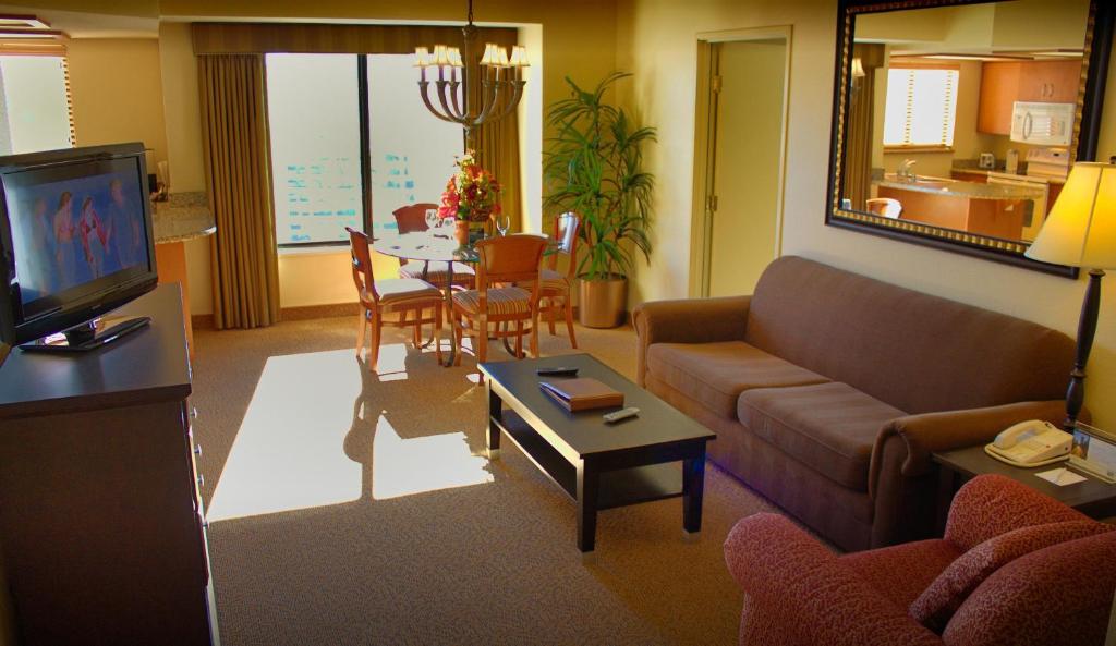 Suite with Full KITCHEN Las Vegas Strip by Club De Soleil