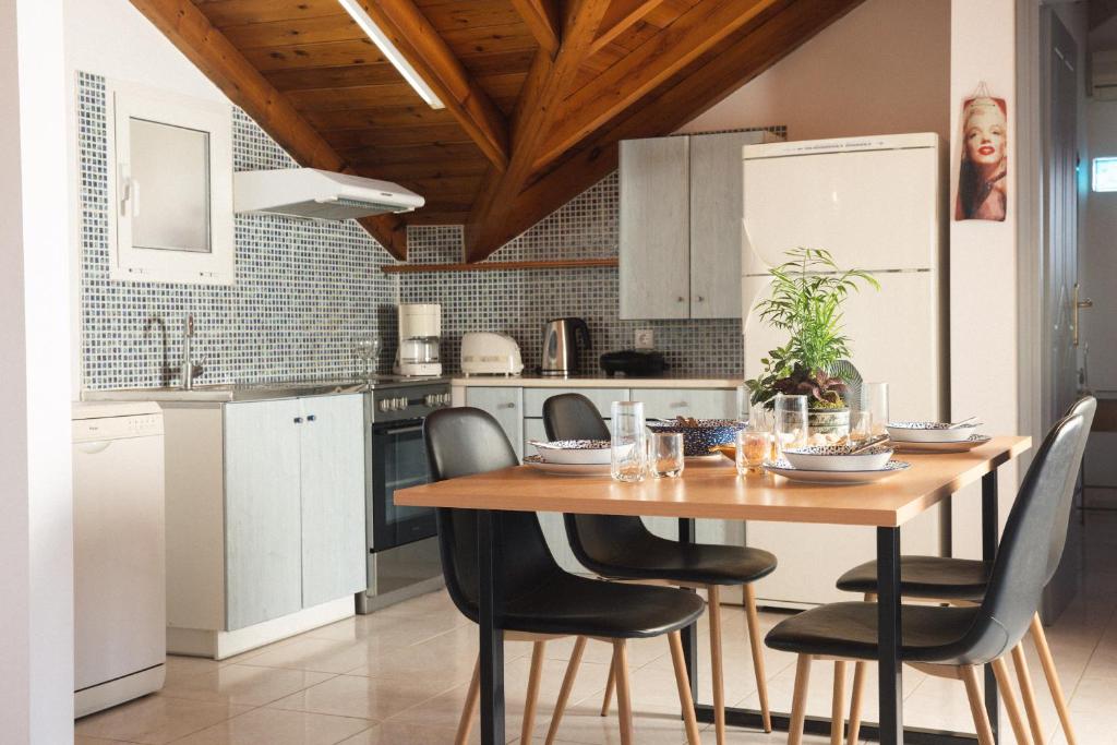 Kuchyň nebo kuchyňský kout v ubytování George Beachfront Apartments