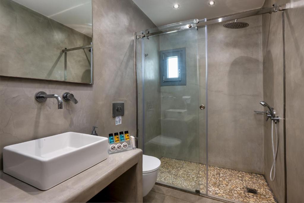 Koupelna v ubytování Potamida Suites