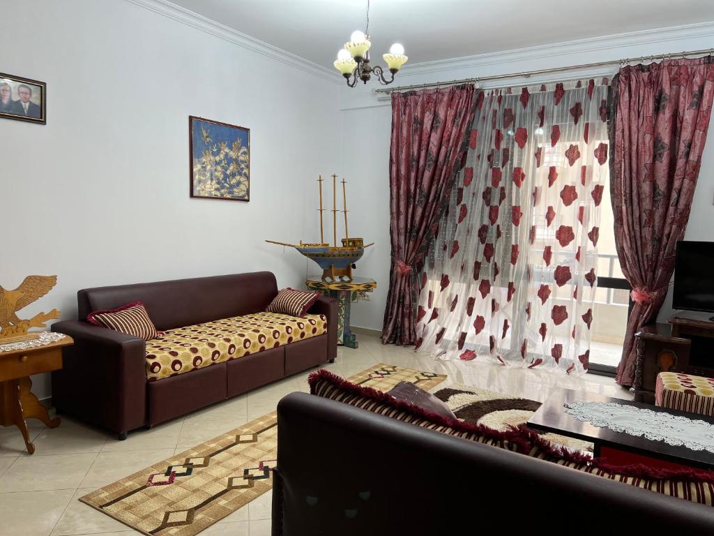 Entire apartment castle view - Image 5
