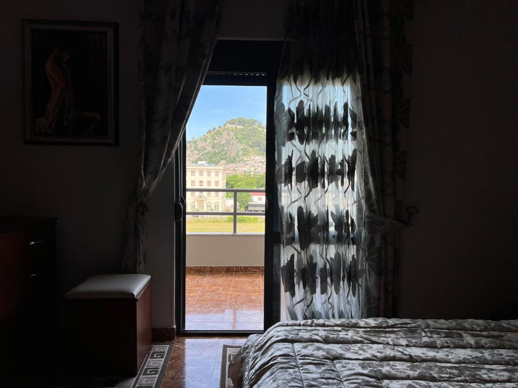 Entire apartment castle view - Image 7