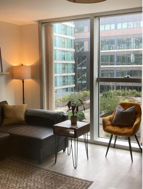 Modern Apartment, Central Milton Keynes, The Hub, UK