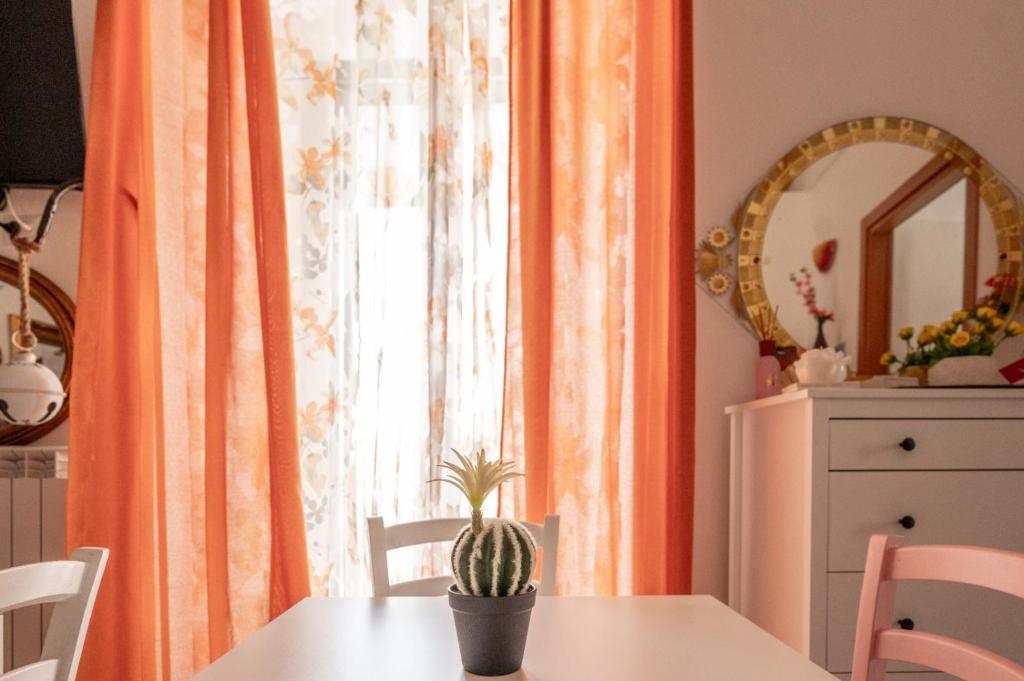 TV a/nebo společenská místnost v ubytování Il Borgo Antico B & B