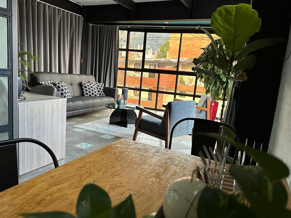 Posezení v ubytování Apartamento loft medellin by Casa Lucca