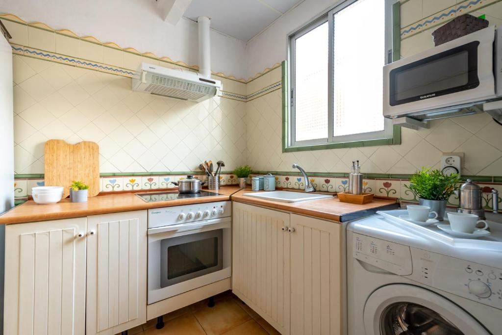 Kuchyň nebo kuchyňský kout v ubytování Acogedor apartamento en Serrallo