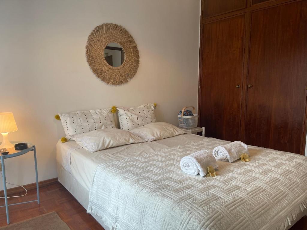 Postel nebo postele na pokoji v ubytování BestHomeStay- Caparica Beach Lisbon