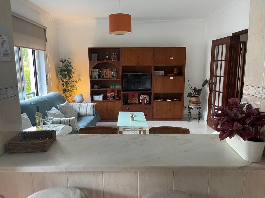 Kuchyň nebo kuchyňský kout v ubytování BestHomeStay- Caparica Beach Lisbon