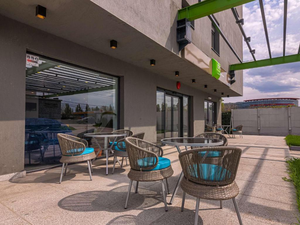 Balkón nebo terasa v ubytování Ibis Styles Bucharest Airport