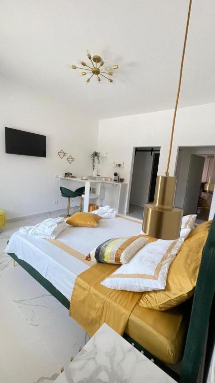 Postel nebo postele na pokoji v ubytování Settimo cielo suite