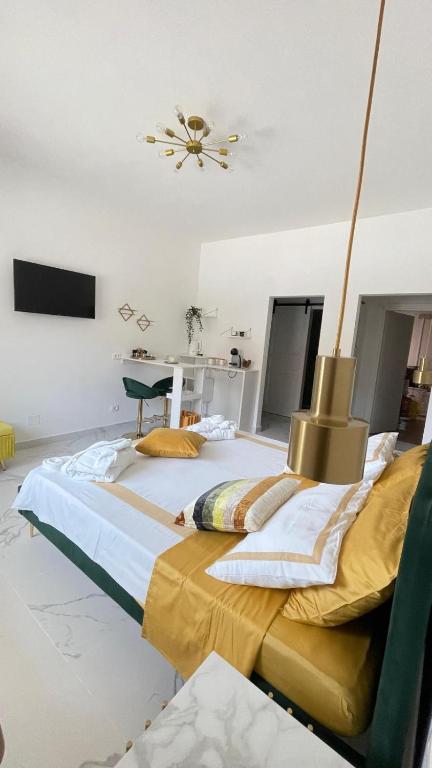Postel nebo postele na pokoji v ubytování Settimo cielo suite
