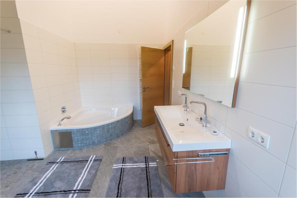 Koupelna v ubytování Gästehaus Biohof Leutschach