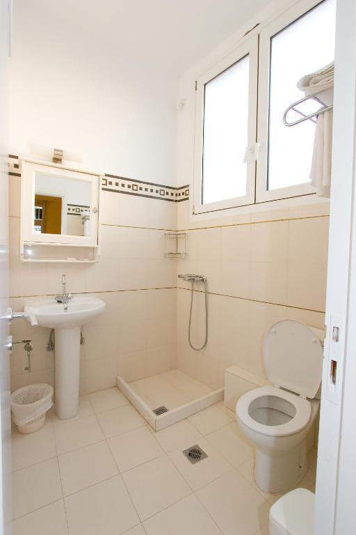 Koupelna v ubytování Anesis Hotel